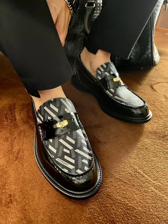 Versace Shoe 